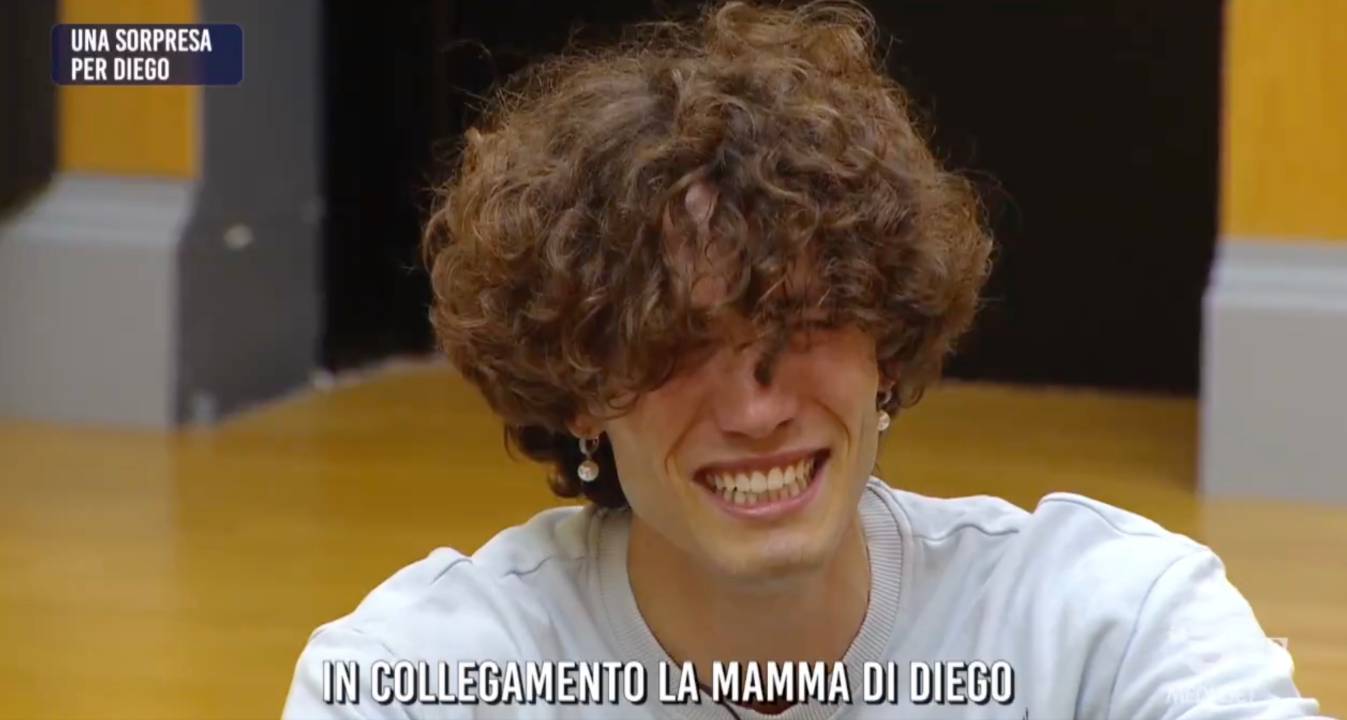 Diego Lazzari ad Amici: le parole della fidanzata Camilla De Pandis e di sua mamma