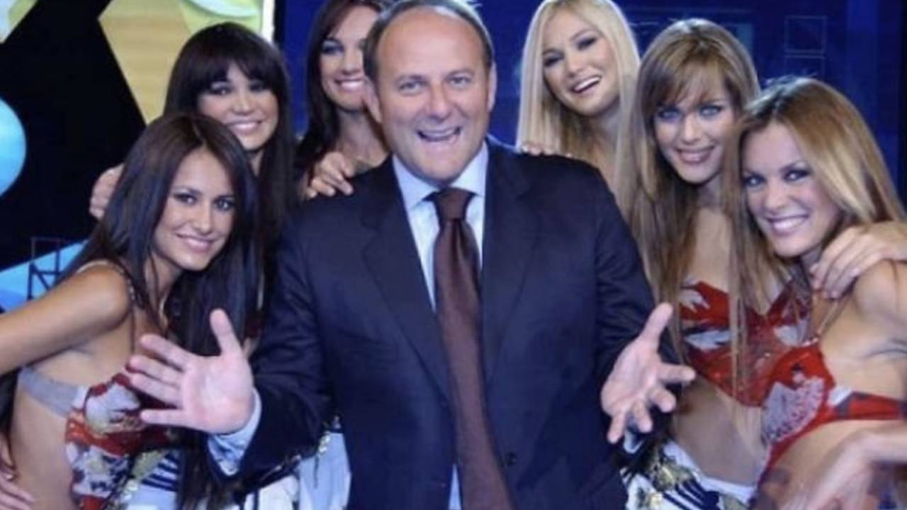 Gerry Scotti: “Sensibile al fascino delle Letterine”, poi punge Mike Bongiorno