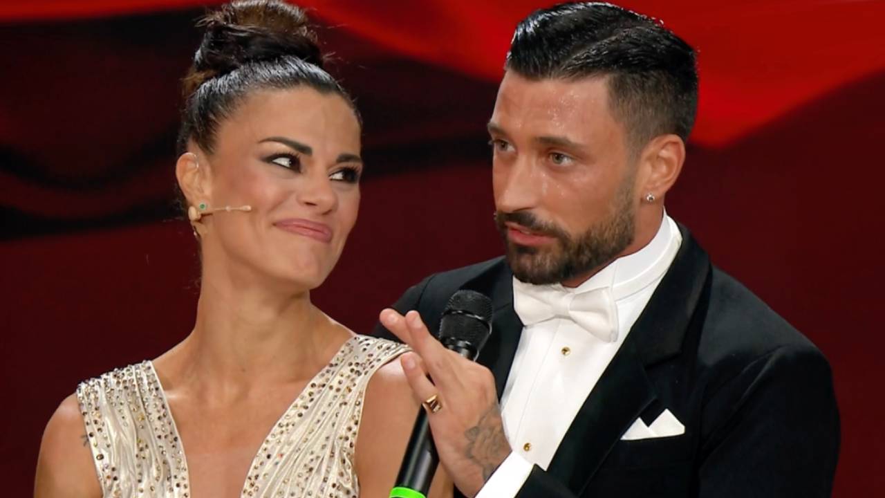 Giovanni Pernice ai media inglesi: “Se mi piace Bianca Guaccero?”