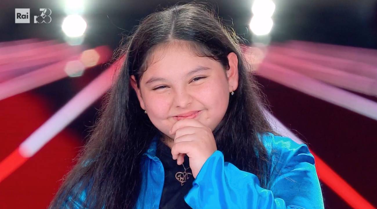 The Voice Kids, Annamaria si inceppa ma si girano tutti: “Da piccola sono stata bullizzata”