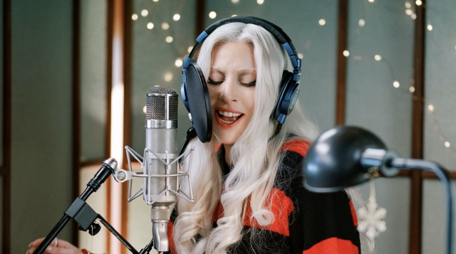 Lady Gaga rilascia il singolo natalizio Santa Claus Is Coming To Town