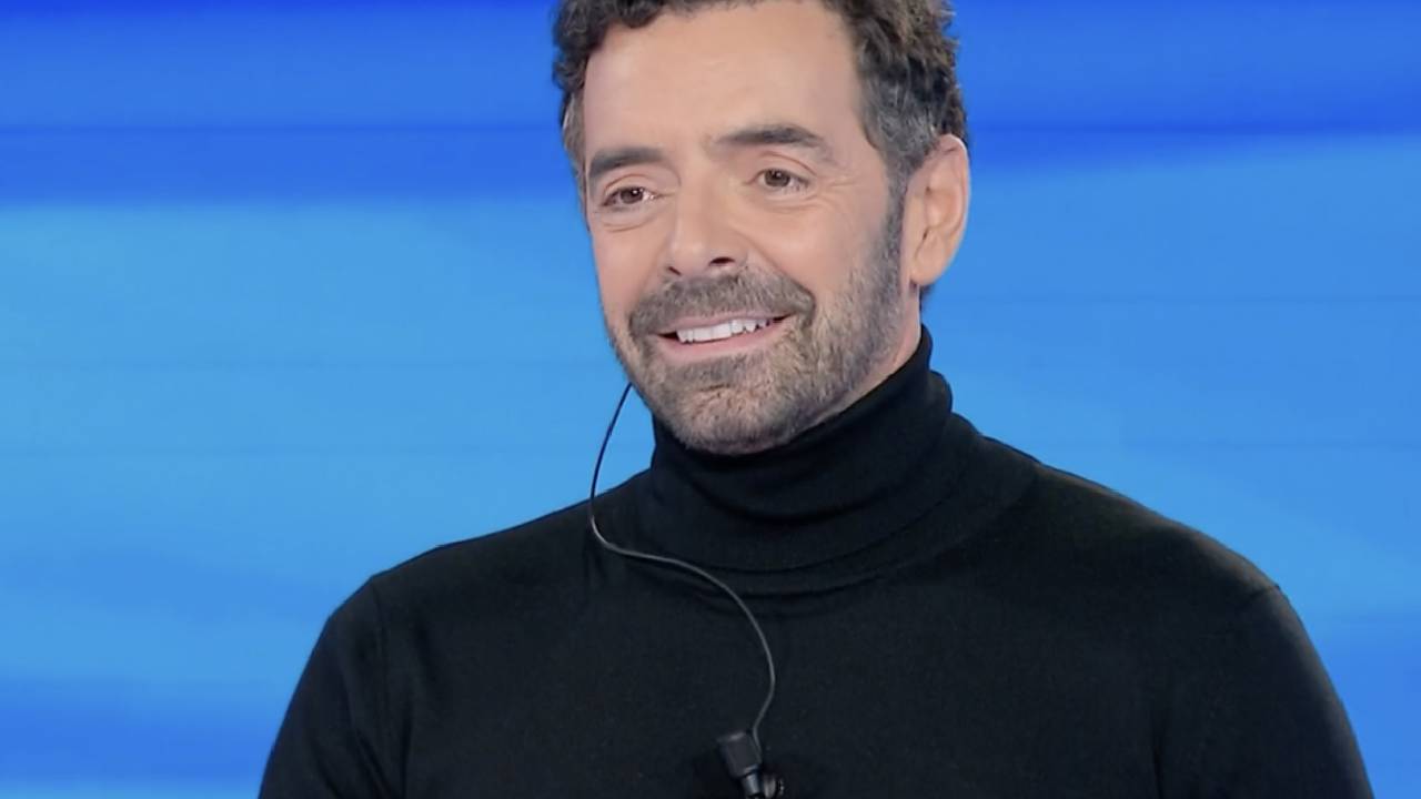 Alberto Matano ricorda il coming out in tv: “Ecco perché l’ho fatto”